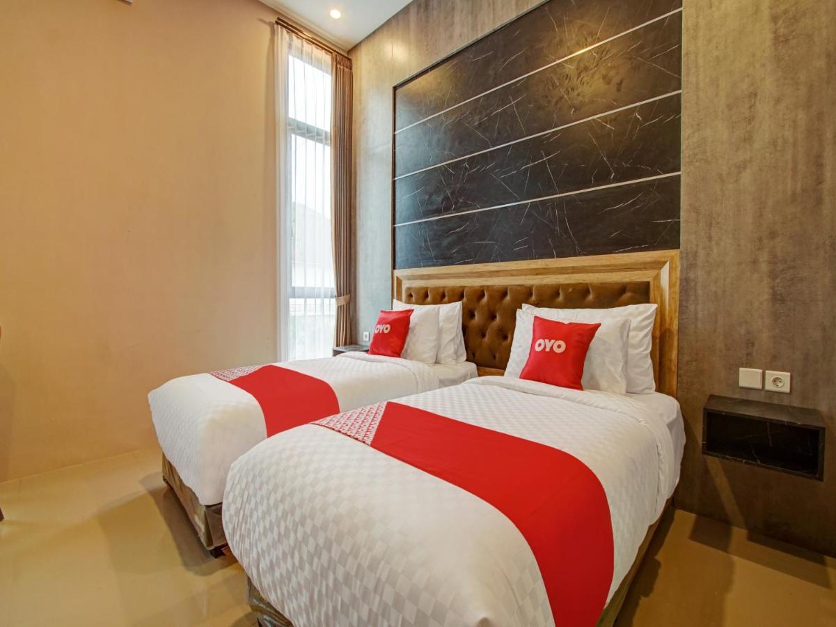 Capital O 90070 Giri Palma Hotel & Villas Malang Exterior foto