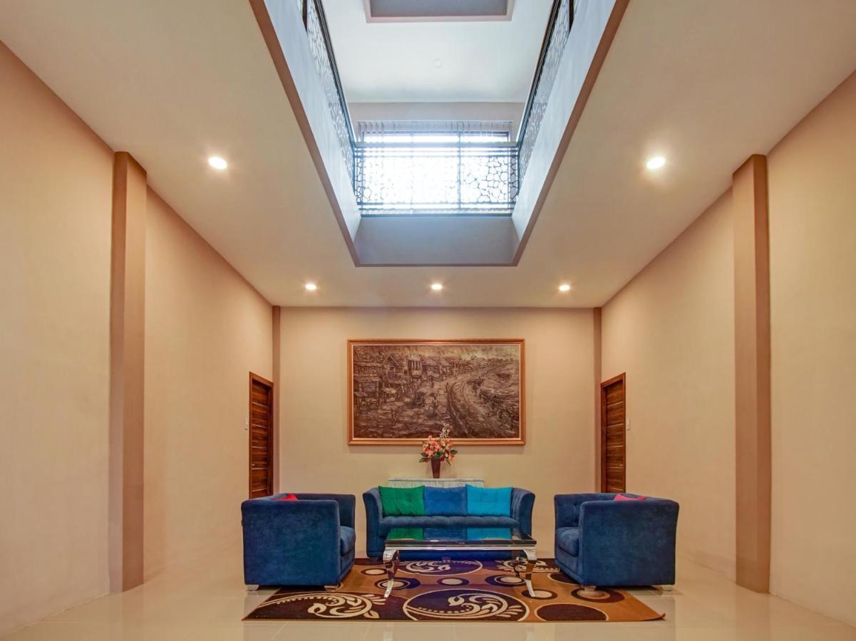 Capital O 90070 Giri Palma Hotel & Villas Malang Exterior foto